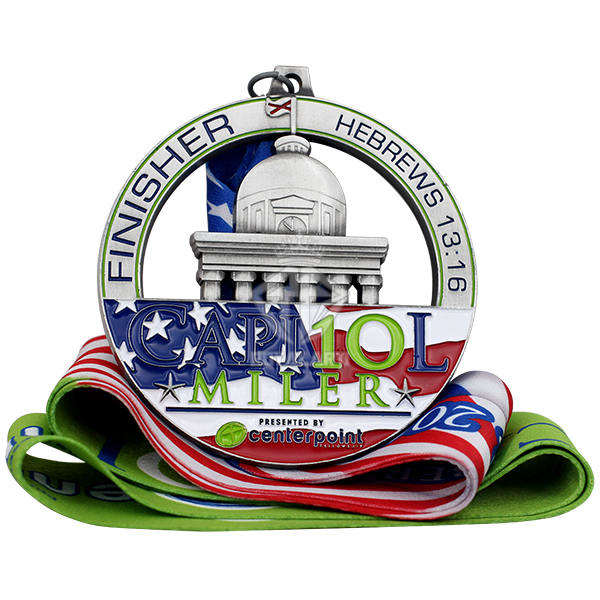 What are the specific requirements for the size of the medals?